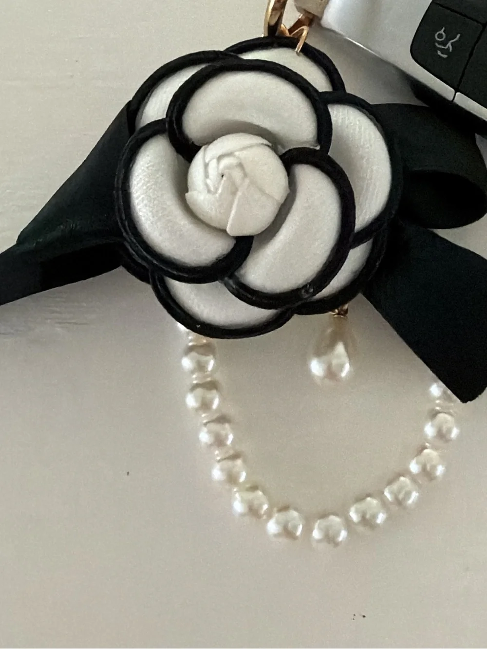 Floral Pearl Keychain Charm - Black & White
